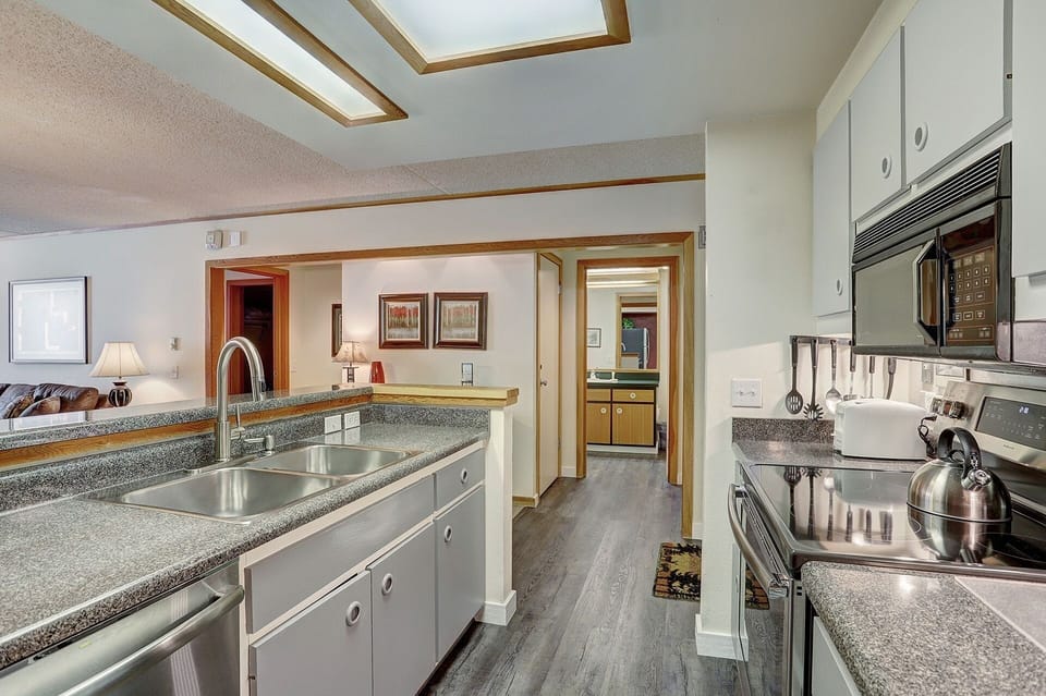 Condo, 1 Bedroom | Private kitchen | Fridge, microwave, oven, dishwasher
