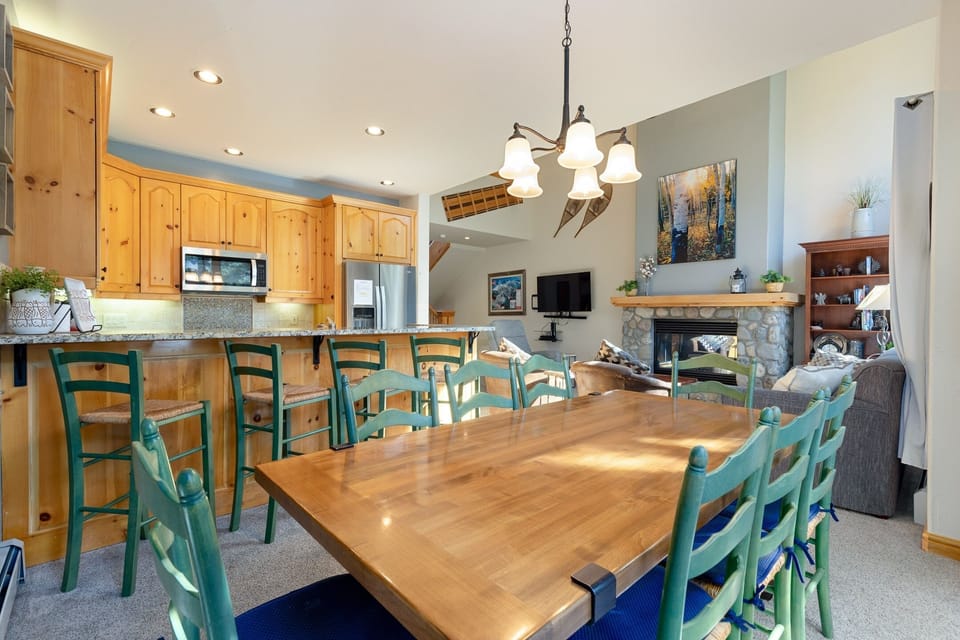 Townhome, 3 Bedrooms | Private kitchen | Fridge, microwave, oven, dishwasher