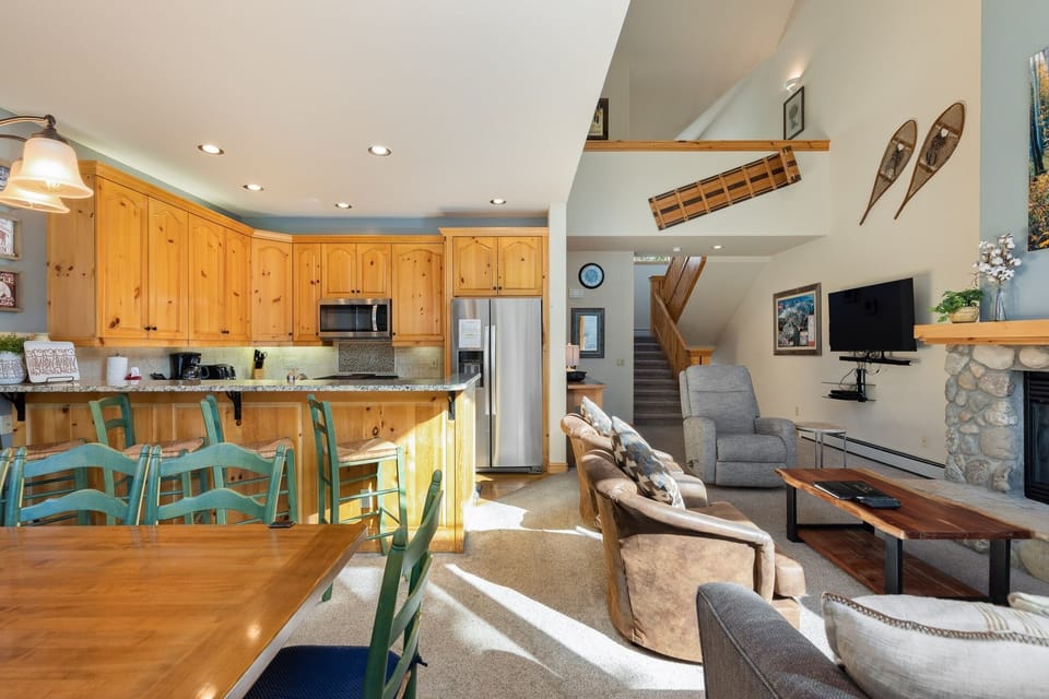 Townhome, 3 Bedrooms | Private kitchen | Fridge, microwave, oven, dishwasher