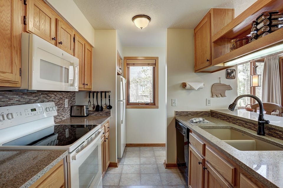 Condo, 2 Bedrooms | Private kitchen | Coffee/tea maker, fridge, microwave, oven