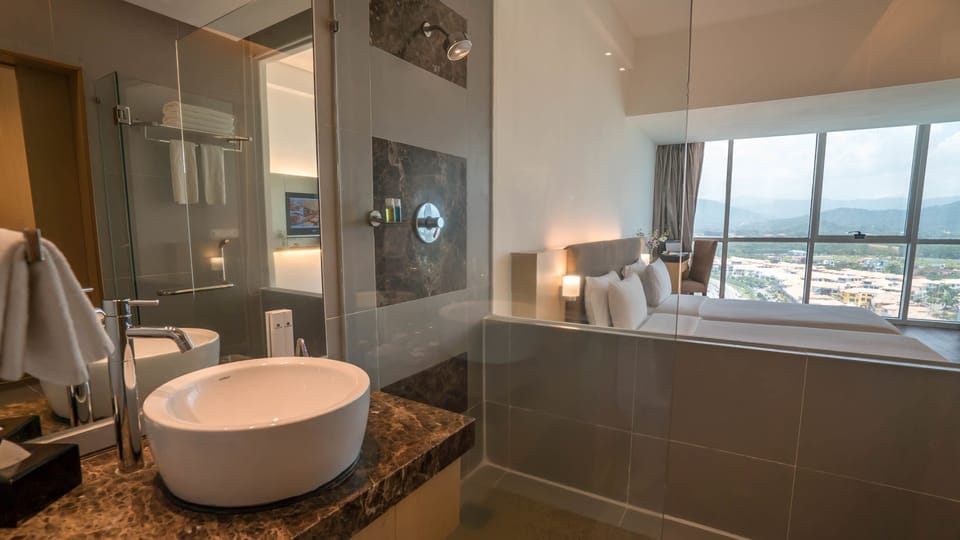 Superior Twin Room | Bathroom | Combined shower/tub, hair dryer, bidet, towels