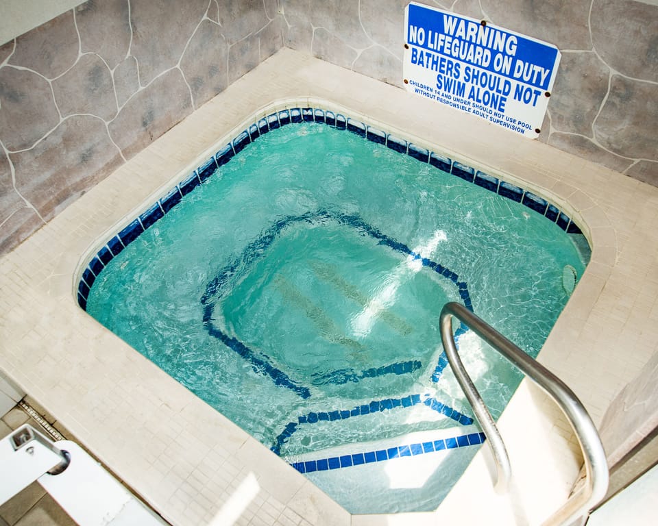 Indoor spa tub