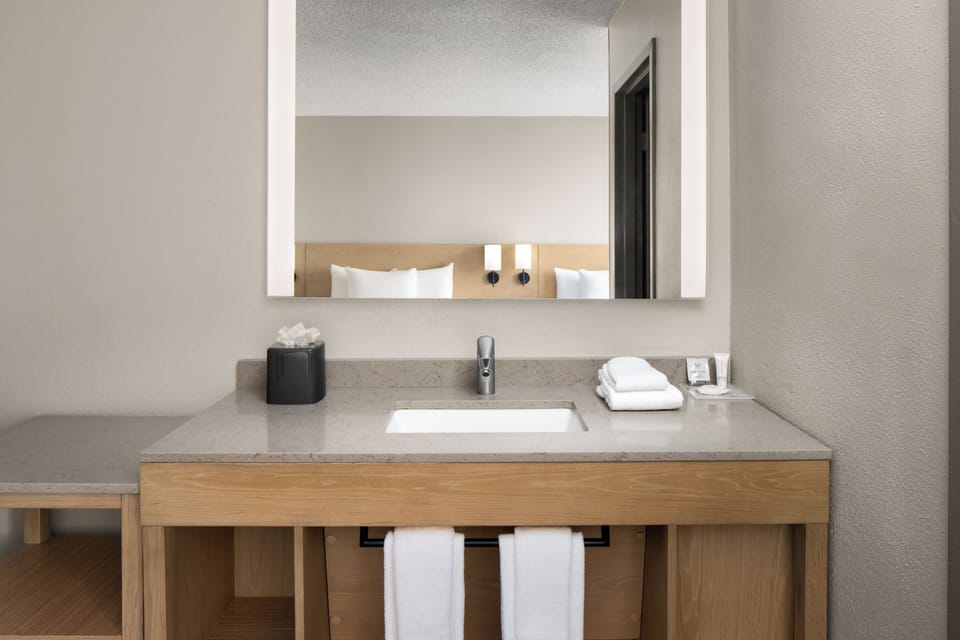 Combined shower/tub, designer toiletries, hair dryer, towels