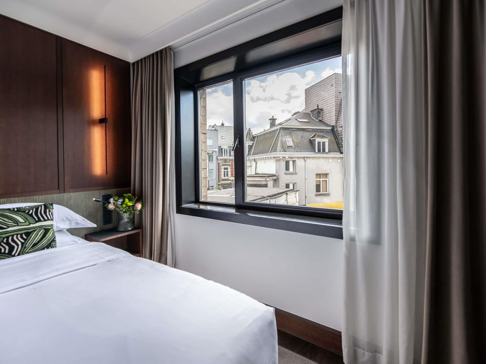 Suite, 1 King Bed, Garden View (Homage) | Garden view