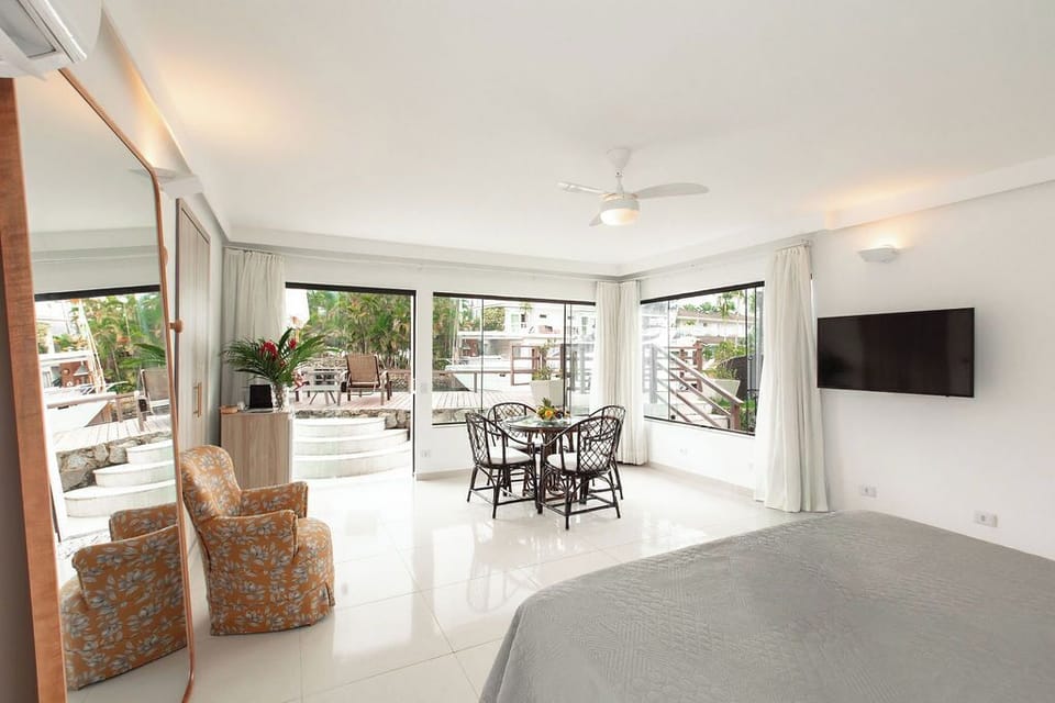 Presidential Suite | Minibar, in-room safe, individually decorated, desk
