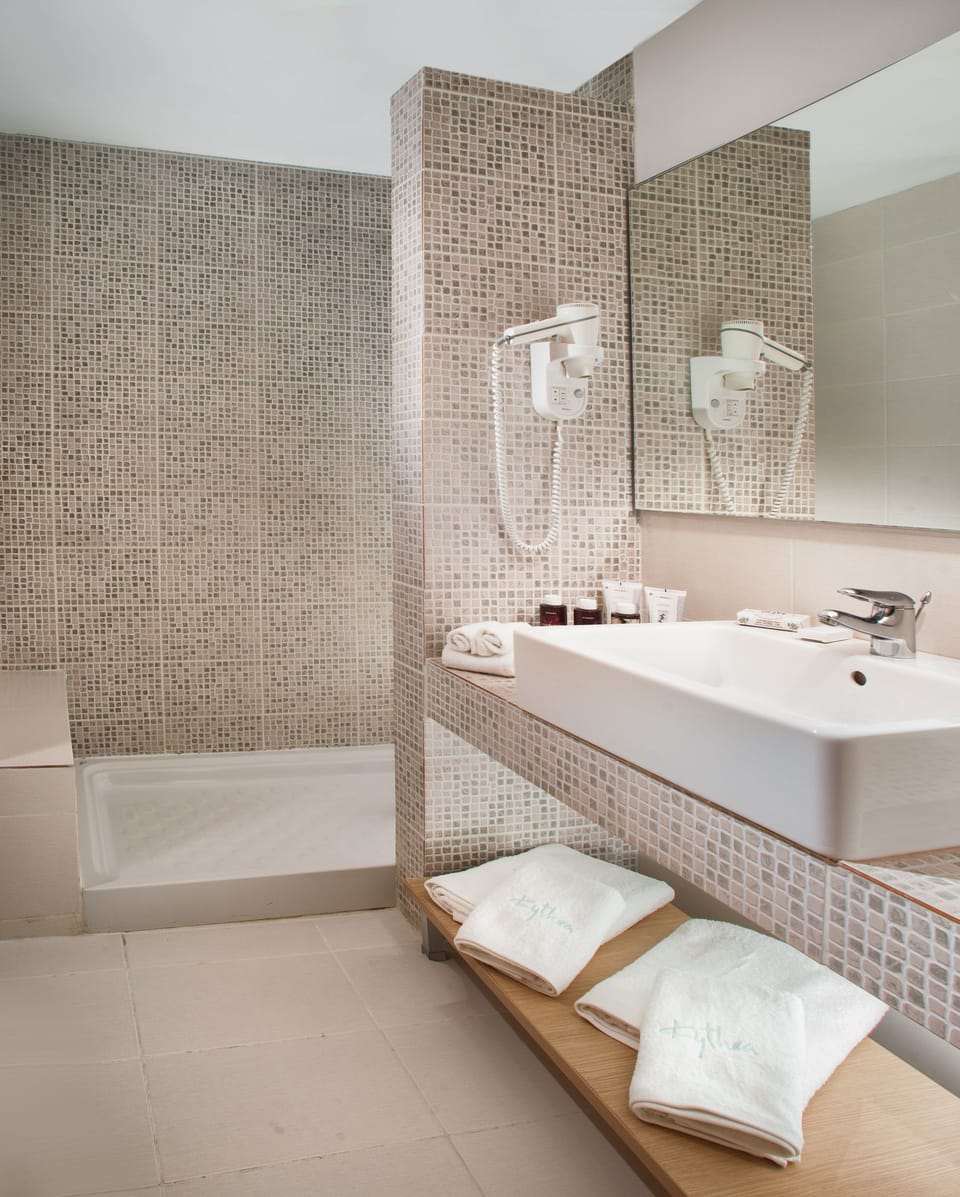 Triple Room, Sea View | Minibar, in-room safe, soundproofing, free WiFi