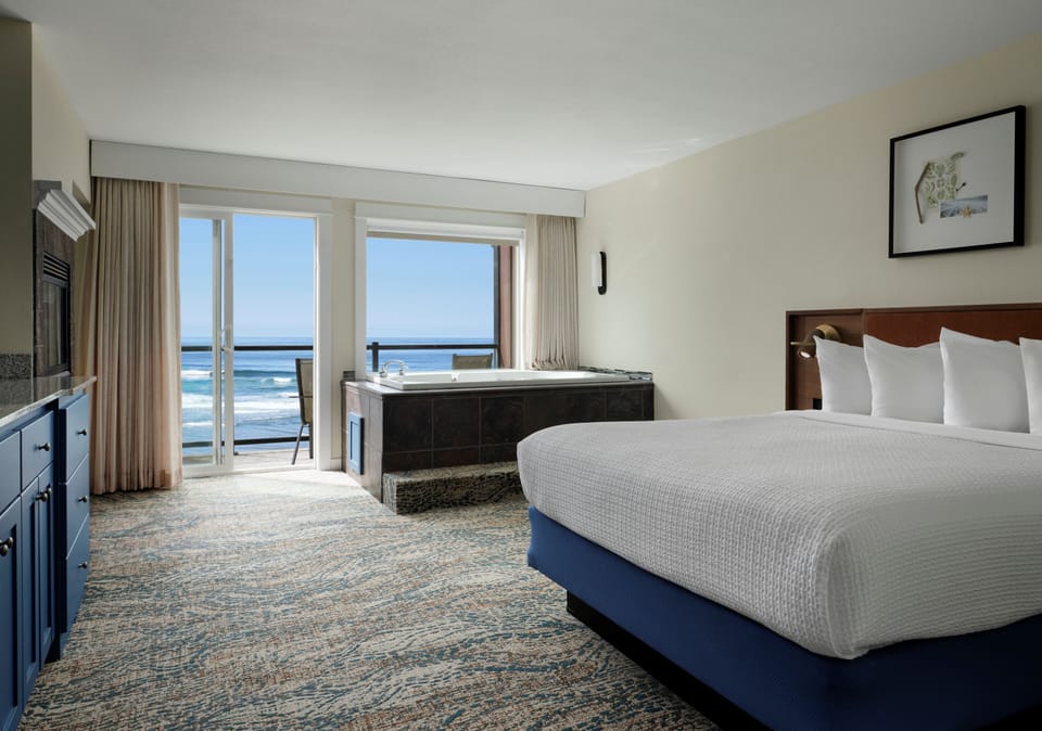 Room, 1 Queen Bed (Sunset) | Premium bedding, pillowtop beds, in-room safe, iron/ironing board