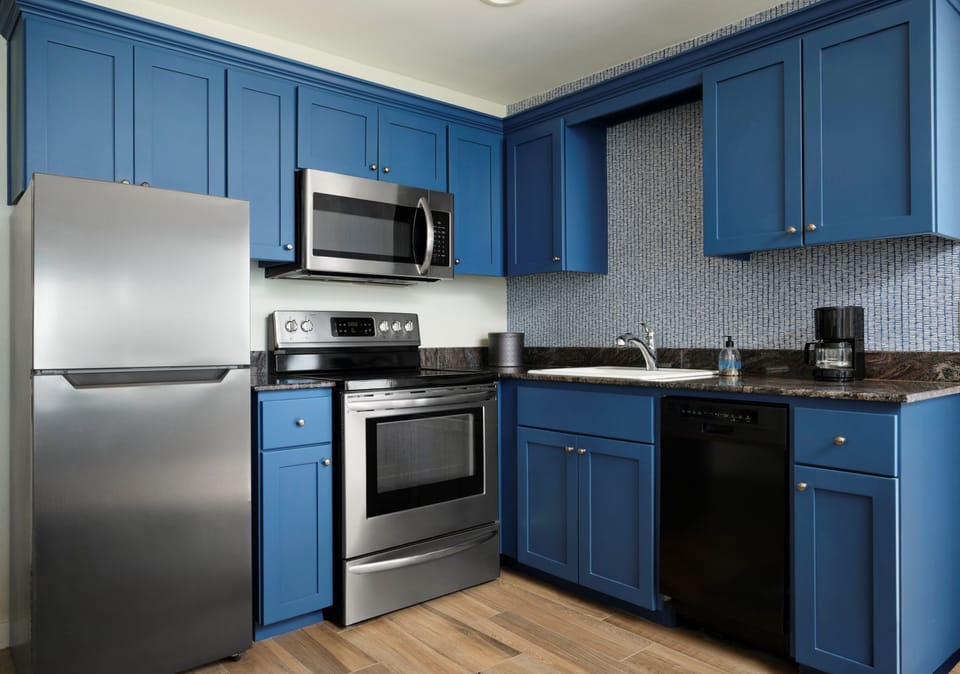 Suite (Pacific) | Premium bedding, pillowtop beds, in-room safe, iron/ironing board