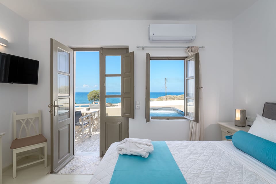 Luxury Suite, Hot Tub, Sea View (Honeymoon, Outdoor Hot Tub) | 1 bedroom, Egyptian cotton sheets, premium bedding, Tempur-Pedic beds