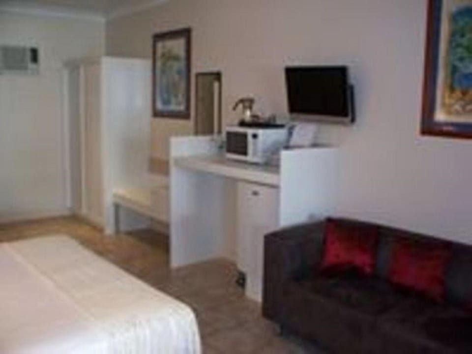 In-room safe, iron/ironing board, cribs/infant beds, rollaway beds