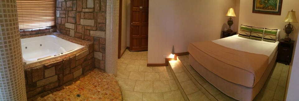 Executive Room, 1 Queen Bed | In-room safe, iron/ironing board, cribs/infant beds, rollaway beds