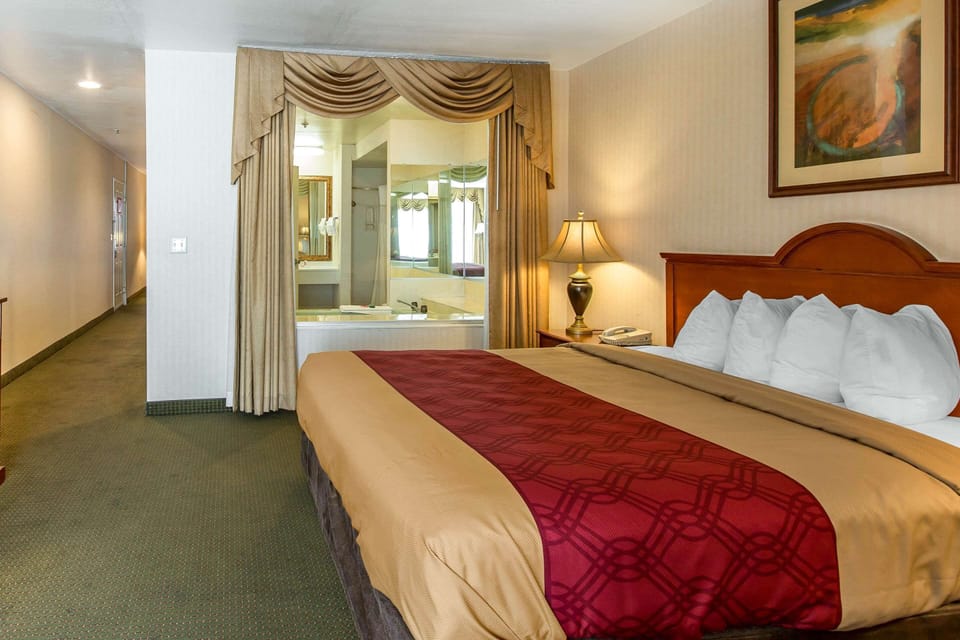 Suite, 1 King Bed with Sofa bed, Non Smoking | Desk, blackout drapes, iron/ironing board, free cribs/infant beds