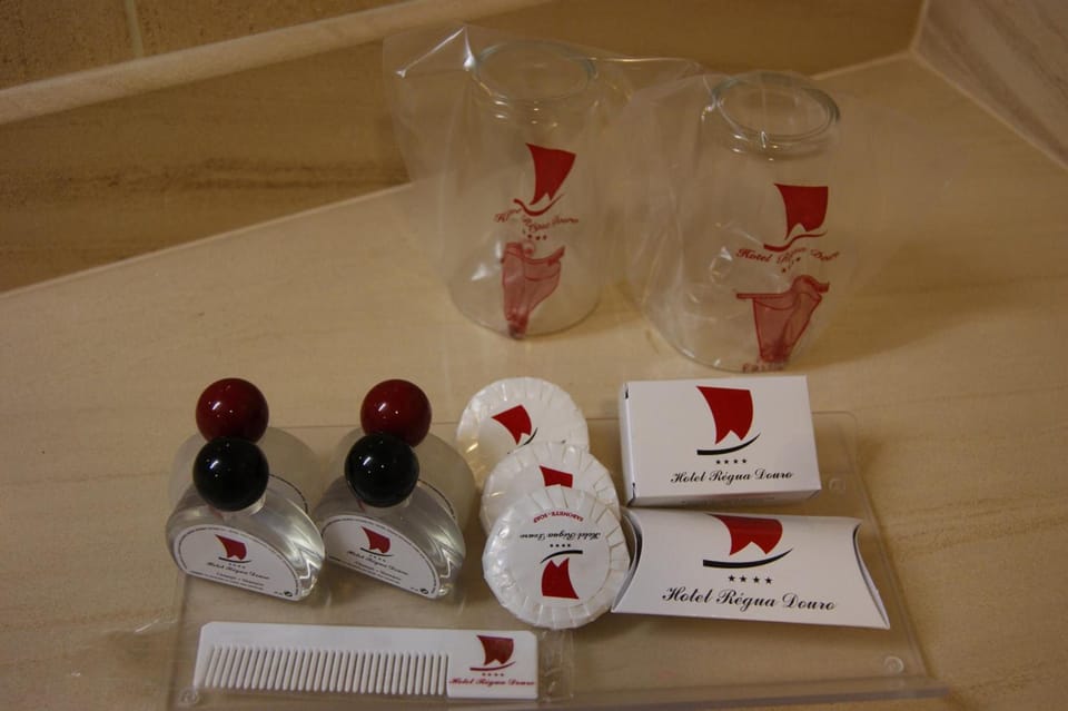 Combined shower/tub, deep soaking tub, rainfall showerhead, hair dryer