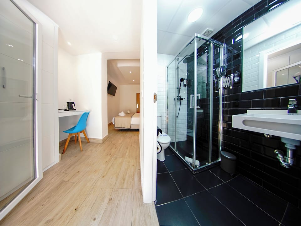 Comfort Double Room, Terrace with Free Airport Shuttle | Bathroom | Shower, hair dryer, towels, soap