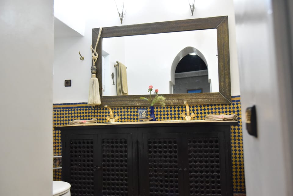 Superior Triple Room | Bathroom | Shower, free toiletries, hair dryer, towels