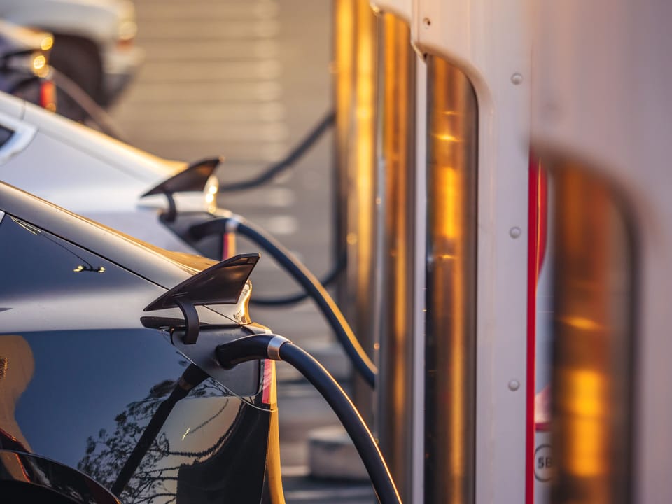 Electric vehicle charging station