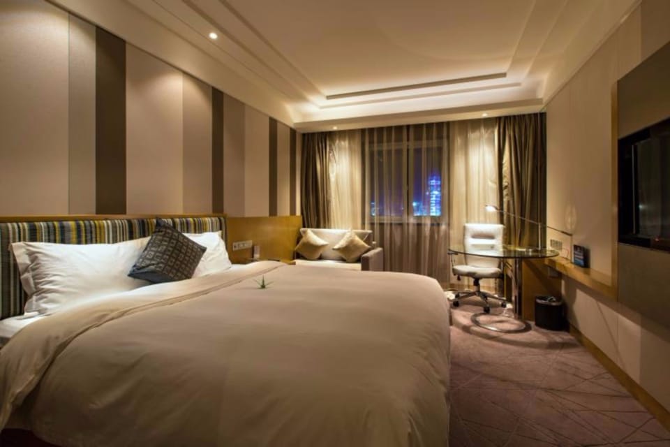Minibar, in-room safe, desk, blackout drapes