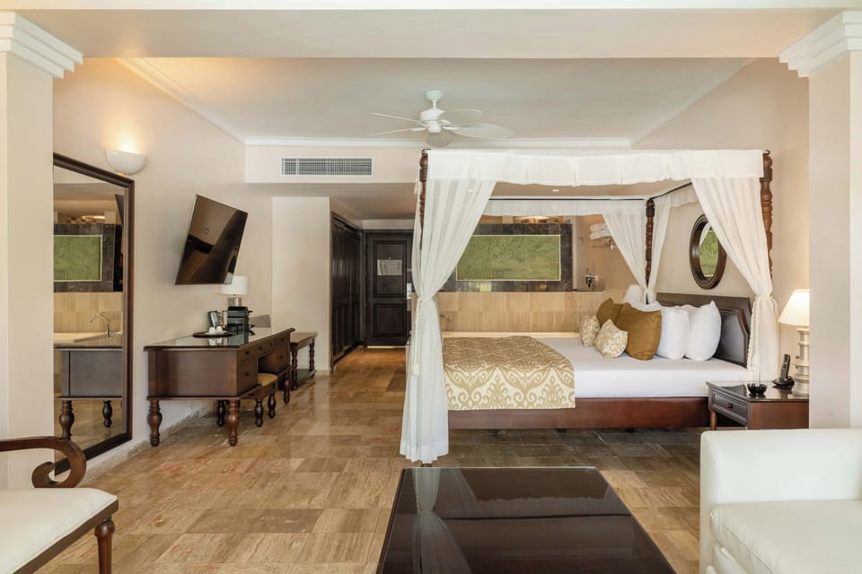 Premium bedding, down comforters, minibar (free items), in-room safe