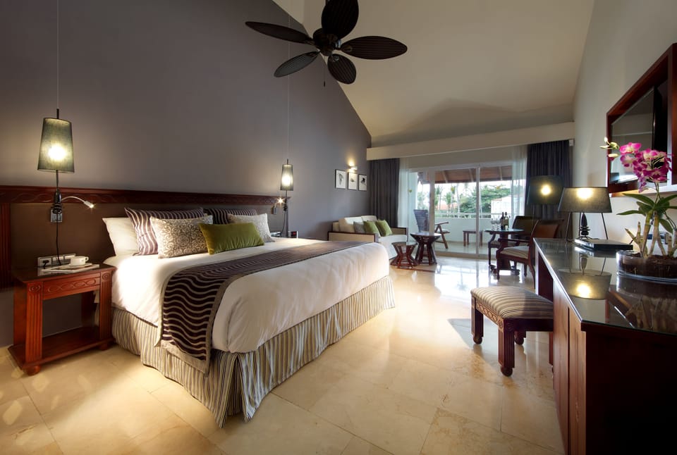Premium bedding, down comforters, free minibar, in-room safe
