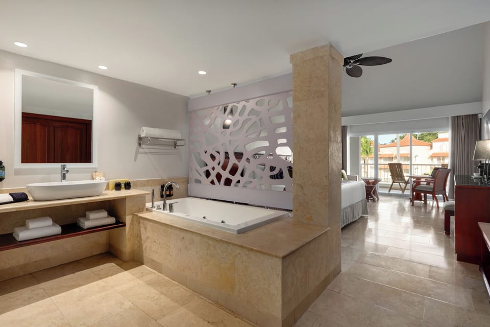 Separate tub and shower, jetted tub, free toiletries, hair dryer