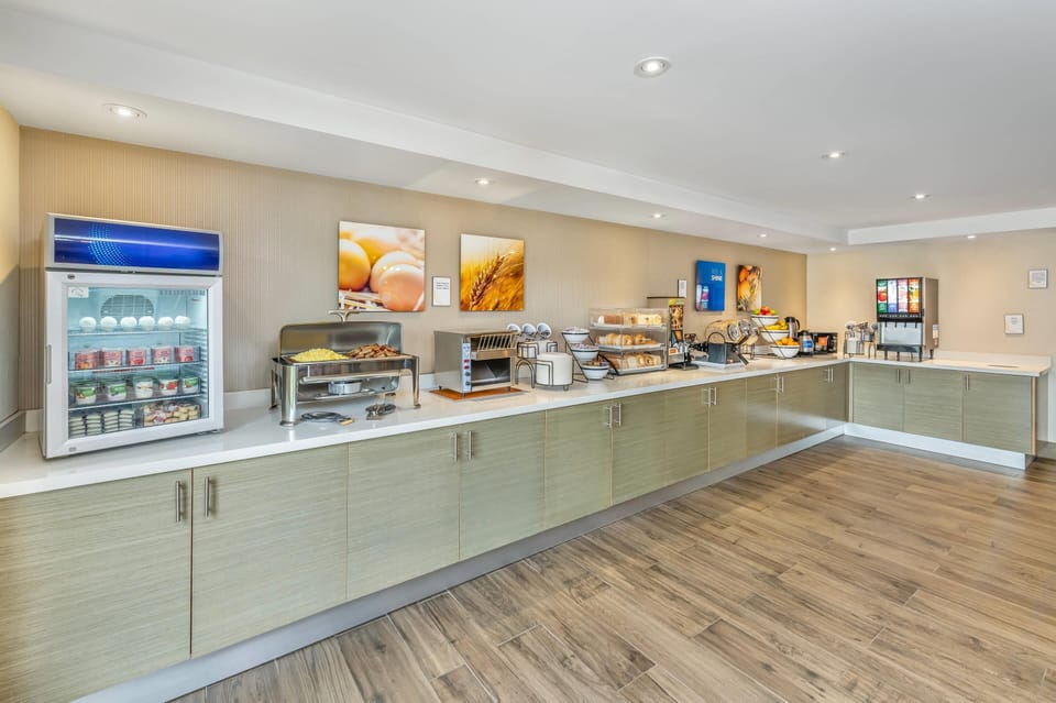 Free daily buffet breakfast