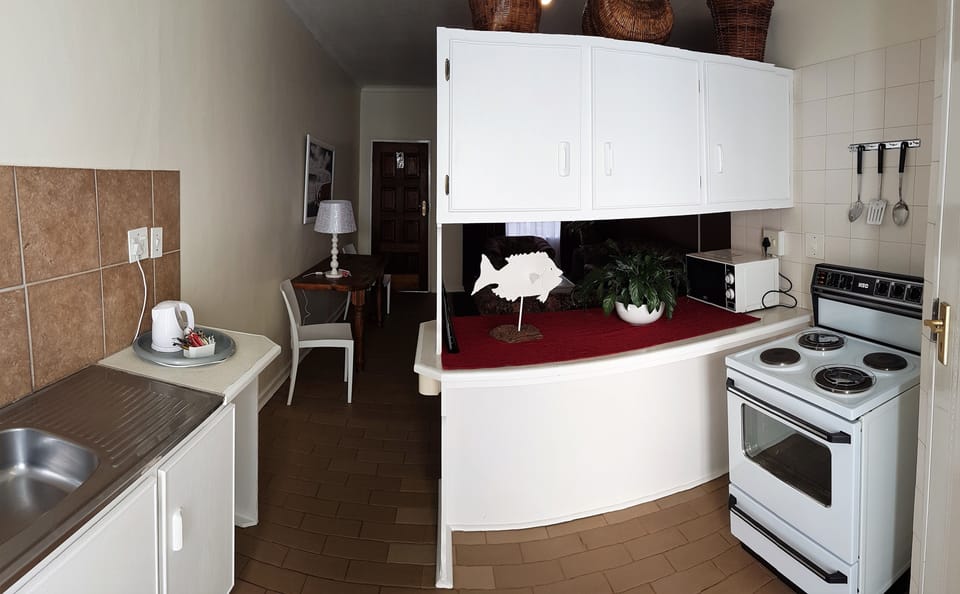 2 Bedroom Apartment | Private kitchen | Coffee/tea maker, fridge, oven, stovetop