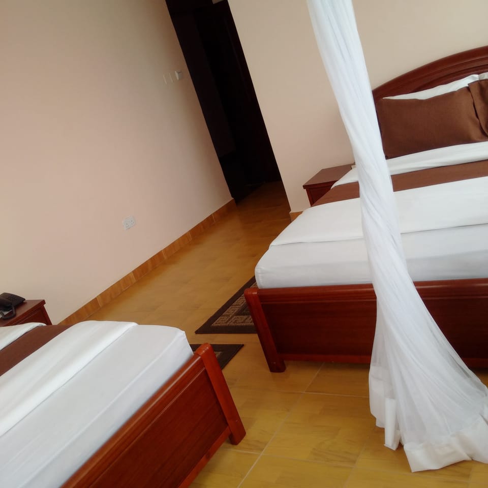 Comfort Twin Room | Desk, soundproofing, free WiFi, bed sheets