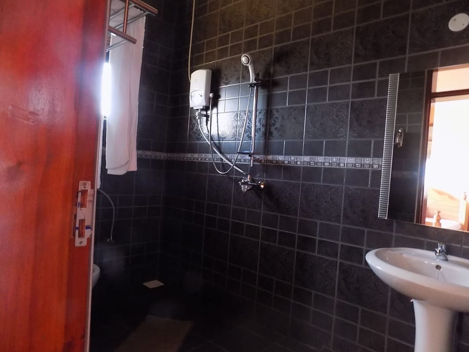 Olina Hotel and Apartments Hotel in Kampala