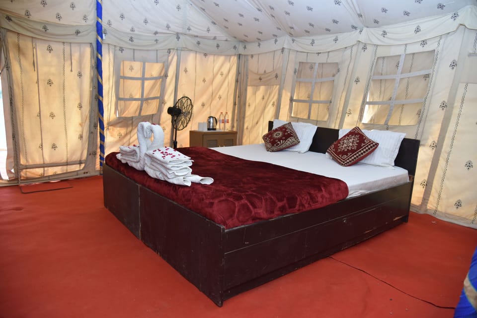 Luxury Tent, Resort View | Desk, iron/ironing board, rollaway beds