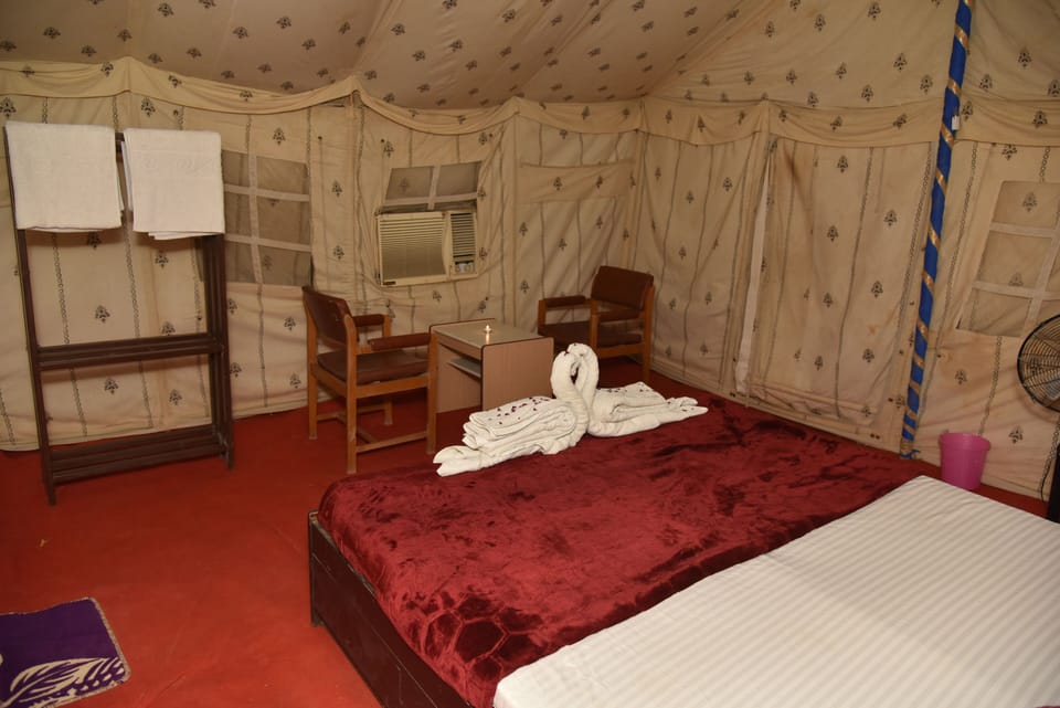 Luxury Tent, Resort View | Desk, iron/ironing board, rollaway beds