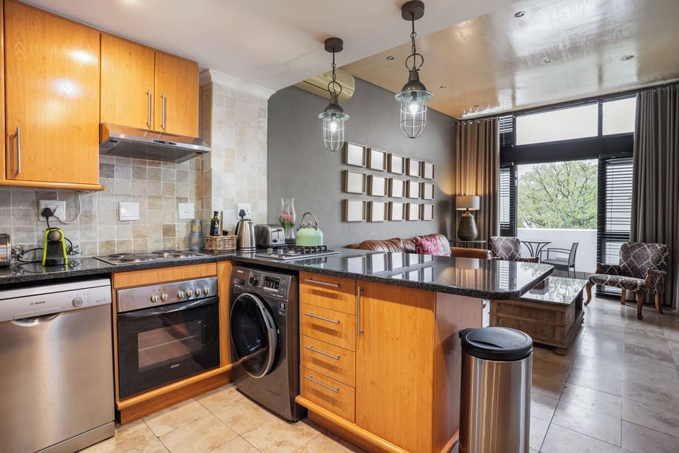 Luxury Apartment, 2 Bedrooms | Private kitchen | Fridge, microwave, oven, stovetop