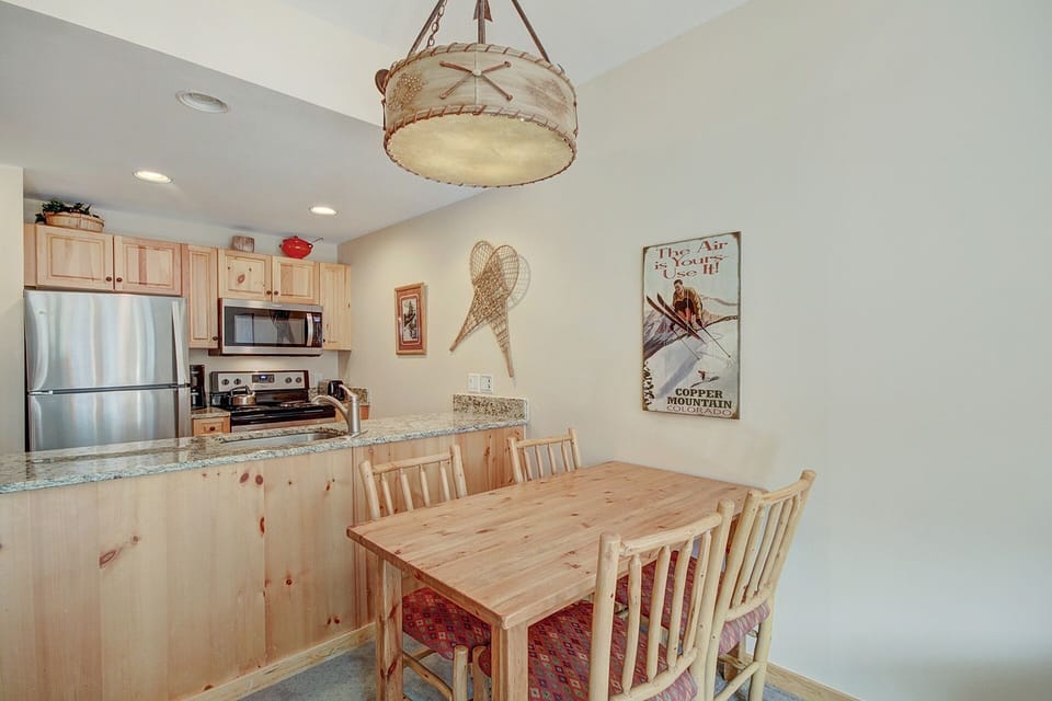 Condo, 1 Bedroom | Dining