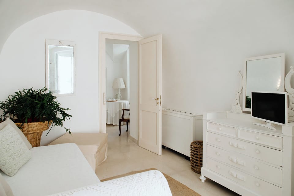 Junior Suite | Living area | 42-inch flat-screen TV with digital channels, TV