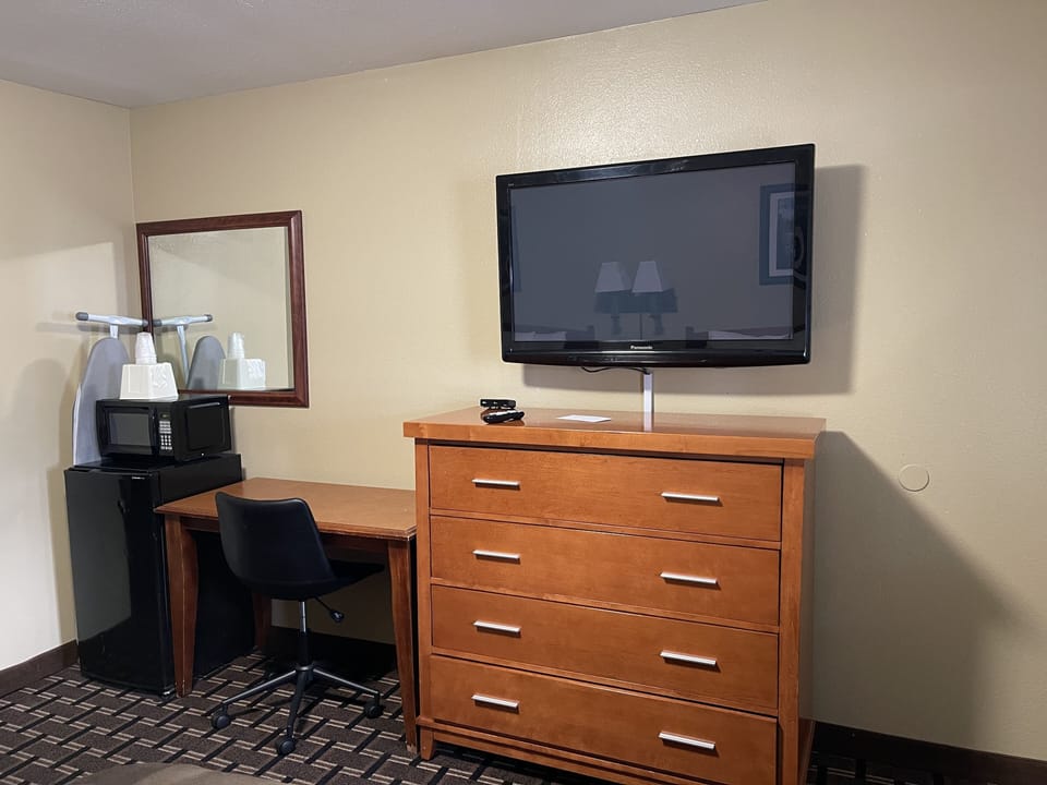 Standard Room, 2 Double Beds | Desk, free WiFi, bed sheets