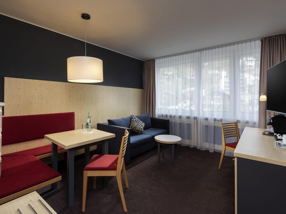 Junior Suite, 1 Double Bed | Hypo-allergenic bedding, in-room safe, desk, blackout drapes