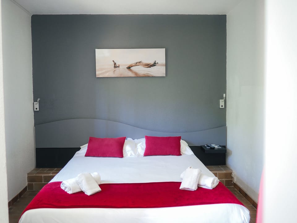 Basic Apartment, 2 Double Beds | Free WiFi, bed sheets