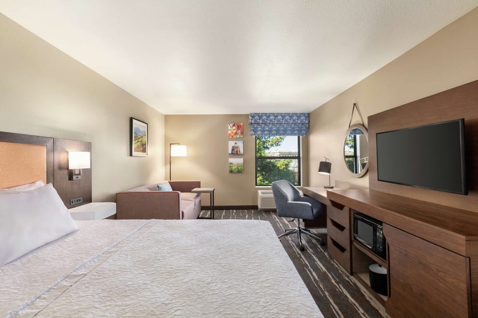Room, 1 King Bed, Non Smoking | Blackout drapes, iron/ironing board, free cribs/infant beds, free WiFi