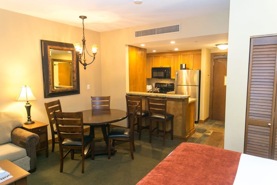 Studio | Dining