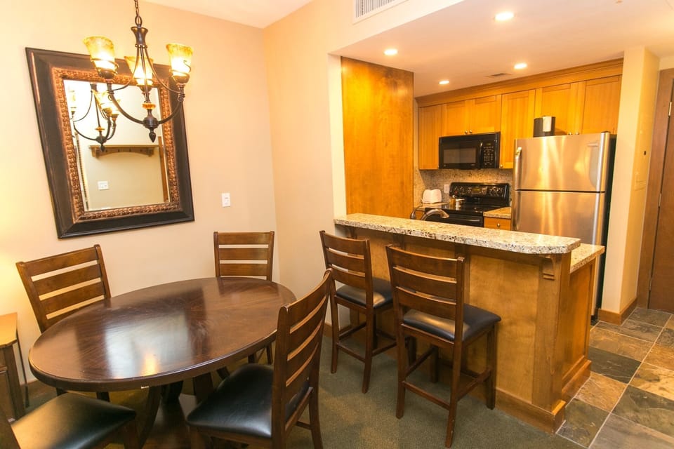 Studio | Dining