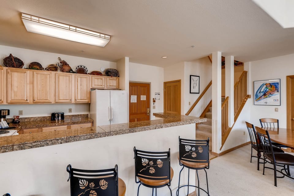 Condo, 4 Bedrooms | Private kitchen | Full-size fridge, microwave, oven, stovetop