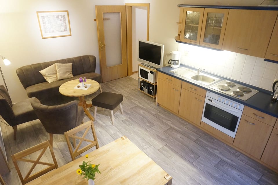 Family Apartment, 2 Bedrooms, Kitchen | Private kitchen