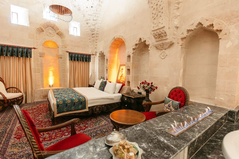 King Suite | Premium bedding, down comforters, free minibar items, in-room safe