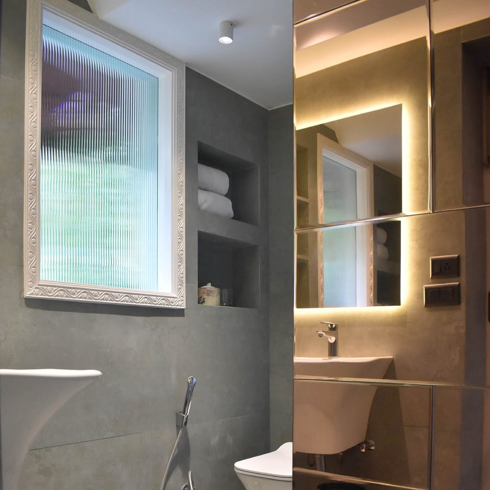 Studio Magnolia | 1BR | Bathroom | Shower, rainfall showerhead, hair dryer, bathrobes