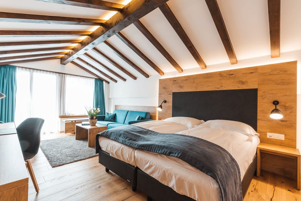 Panoramic Twin Room, Mountain View, Mountainside | Hypo-allergenic bedding, minibar, in-room safe, desk