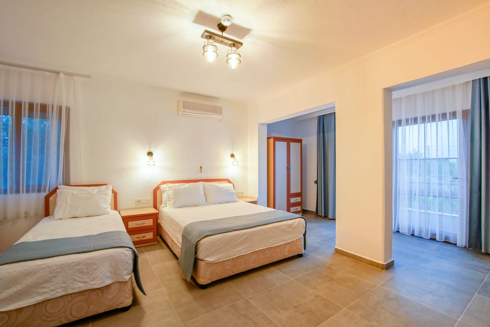 Standard Triple Room | Egyptian cotton sheets, premium bedding, minibar, in-room safe