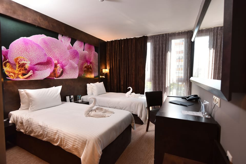 Classic Double Room | Minibar, in-room safe, desk, blackout drapes