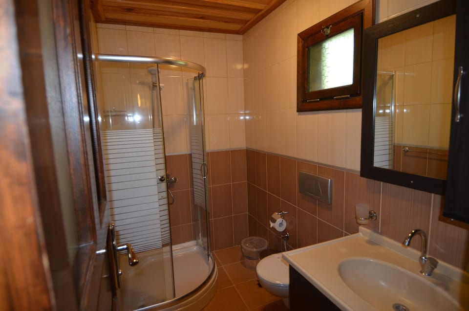 Standard Room, Non Smoking, Ground Floor | Individually furnished, iron/ironing board, free WiFi, bed sheets