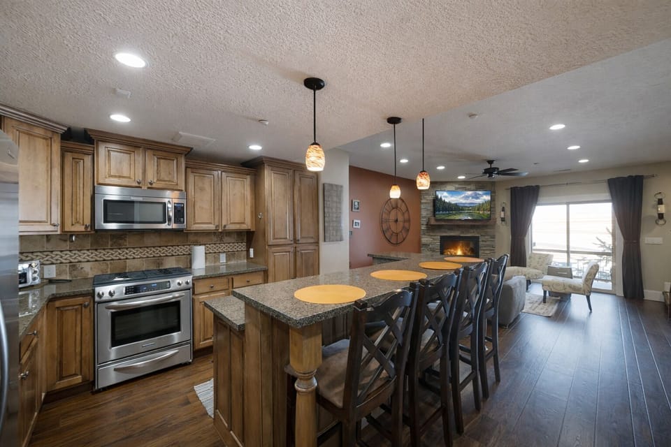 House, 2 Bedrooms | Private kitchen | Coffee/tea maker, full-size fridge, microwave, oven