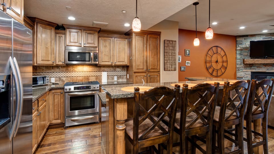 House, 2 Bedrooms | Private kitchen | Coffee/tea maker, full-size fridge, microwave, oven