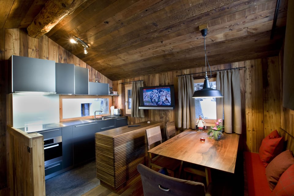 Apartment, 2 Bedrooms | Private kitchen | Fridge, microwave, oven, stovetop